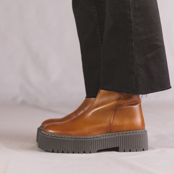 Lotta from Stockholm Ten Points Alina Chelsea Boots with Zip in Brown - Picture 7 of 9